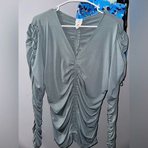 Medium fitted long sleeve